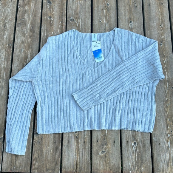 New!! Abound sweater - Picture 1 of 5